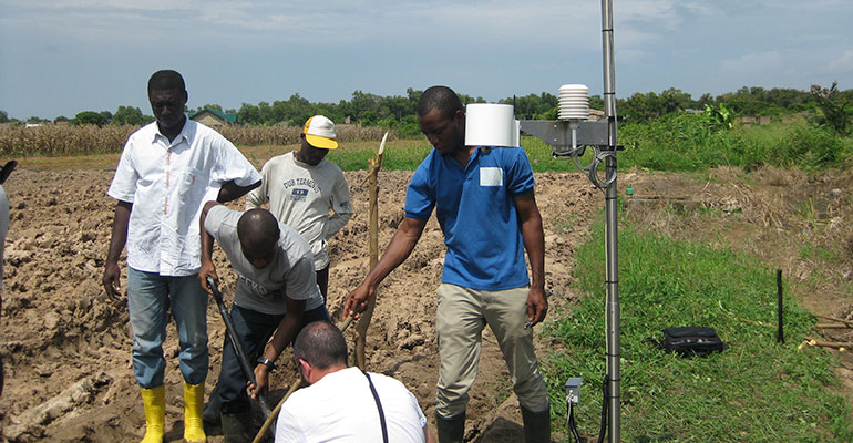 Neiker habilita seis estaciones meteorológicas en Ghana y Senegal para optimizar el riego de los cultivos