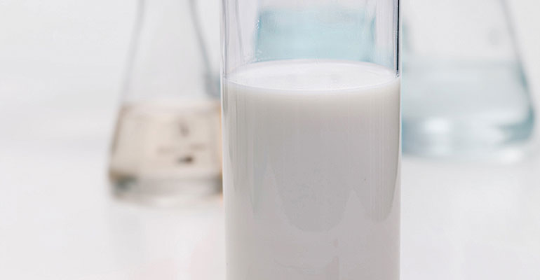 Tetra Pak publica un manual para garantizar la calidad de la leche cruda en la producción UHT