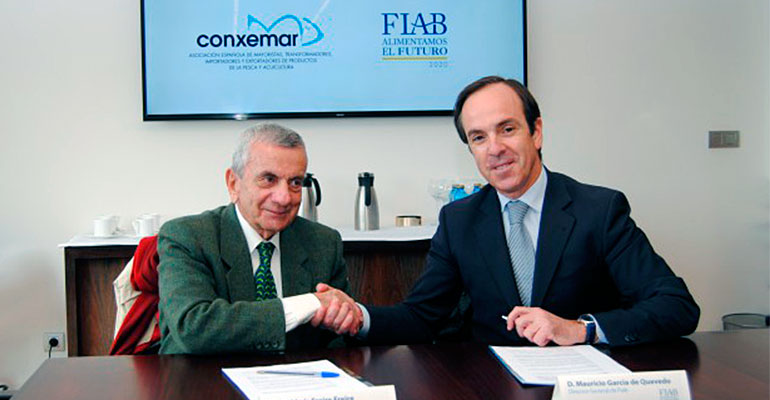 José Luis Freire, presidente de Conxemar, y Mauricio García de Quevedo, director general de FIAB, durante la fimar de este acuerdo. 