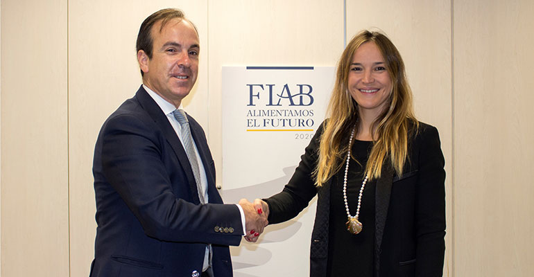 Mauricio García de Quevedo, director general de FIAB, y Mariam Burdeos, directora de Cleanity.