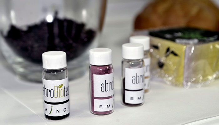 Botes de Abrobiotec con diferentes tipos de Eminol