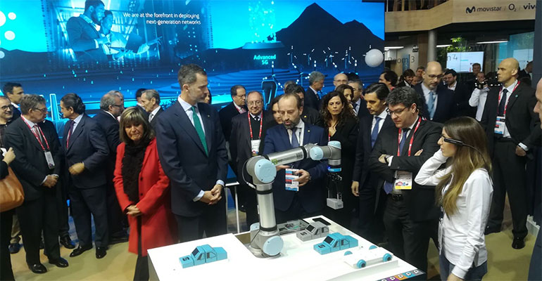 El robot UR5 ha recibido la visita de Su Majestad el Rey