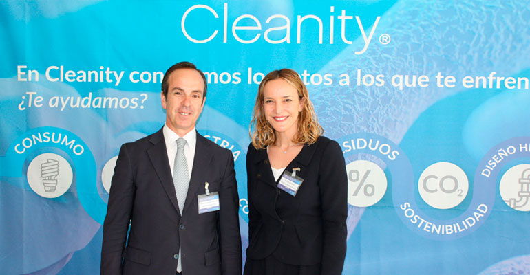 Mauricio García de Quevedo, director general de FIAB, junto a Mariam Burdeos, directora de Cleanity